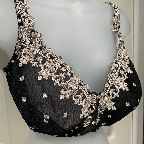 Bali Other - Bali Plus Size Black and Cream Lace Bra